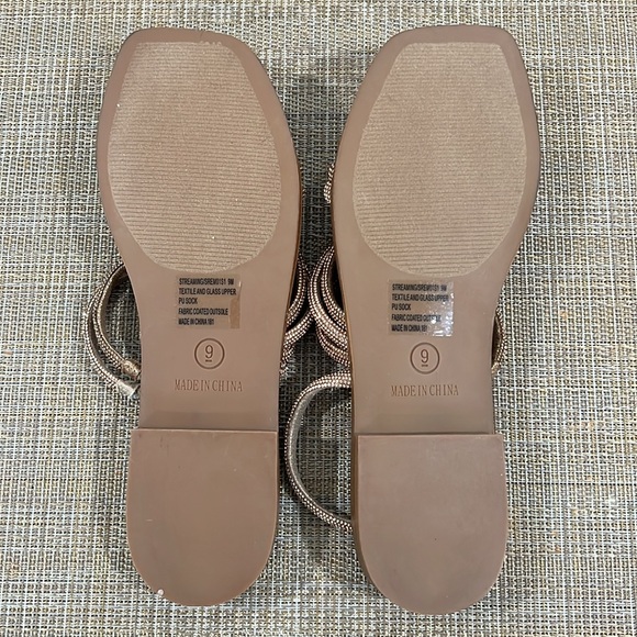 👠❤️ NEW Steve Madden Gold Sandals ❤️👠 - Picture 3 of 3